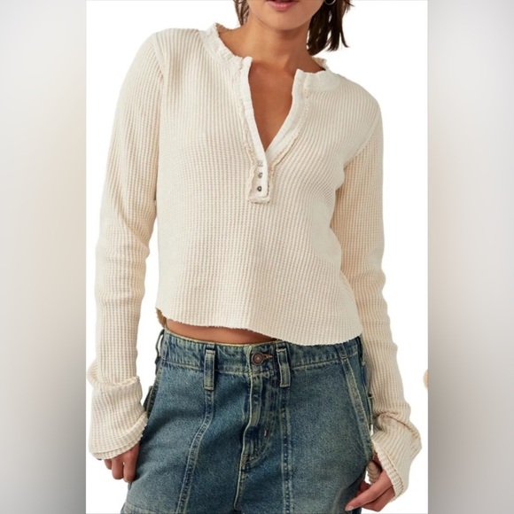NWOT Free People One Colt Thermal Beige V Neck Long Sleeve Shirt Size Large - Picture 2 of 8
